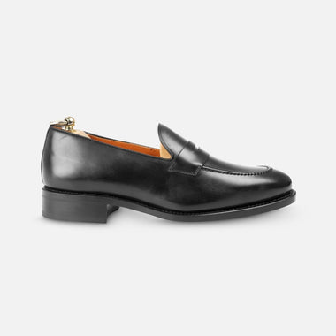 Loafers in black