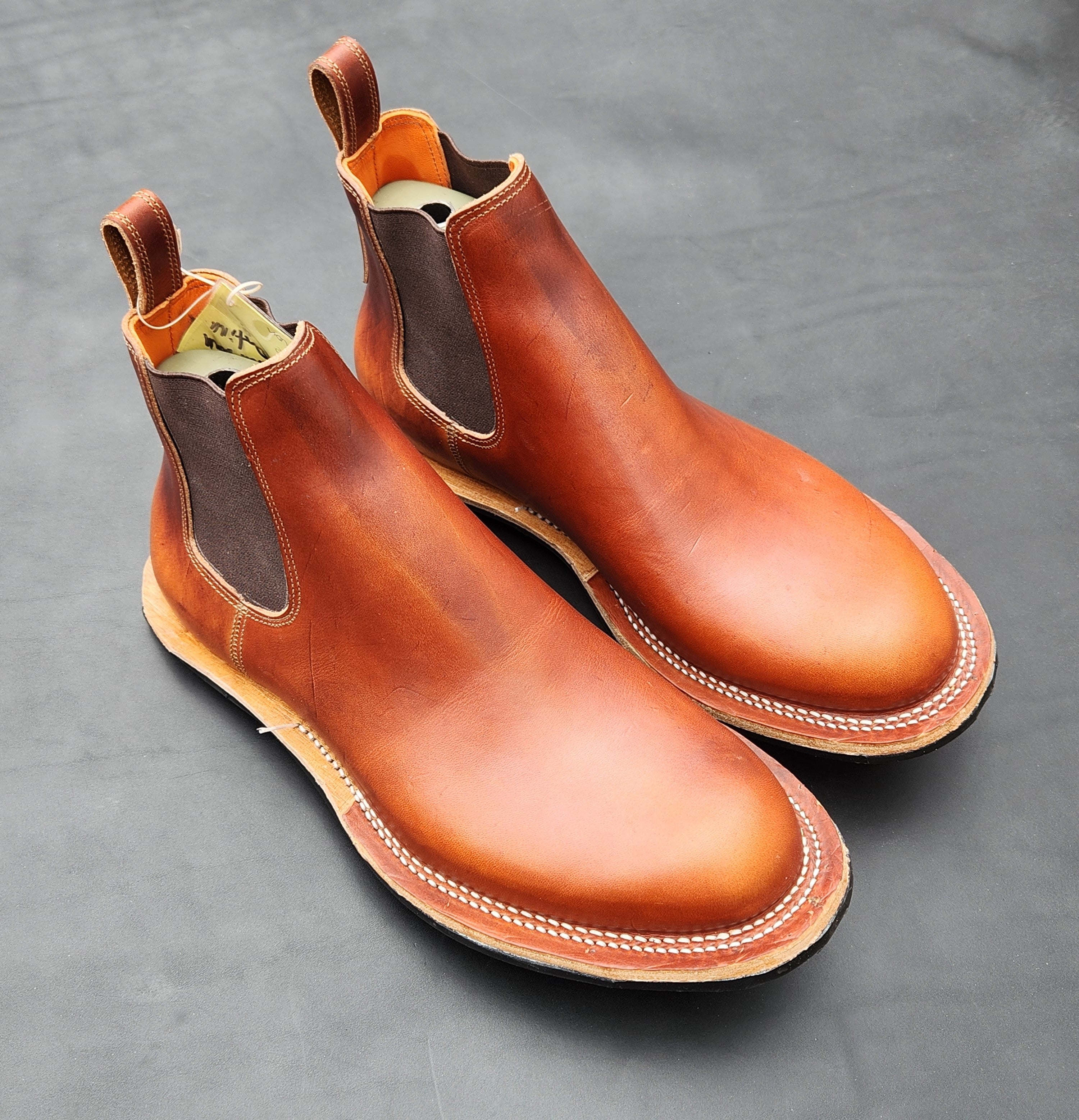Isidro Chelsea · Oiled Latigo · Tan