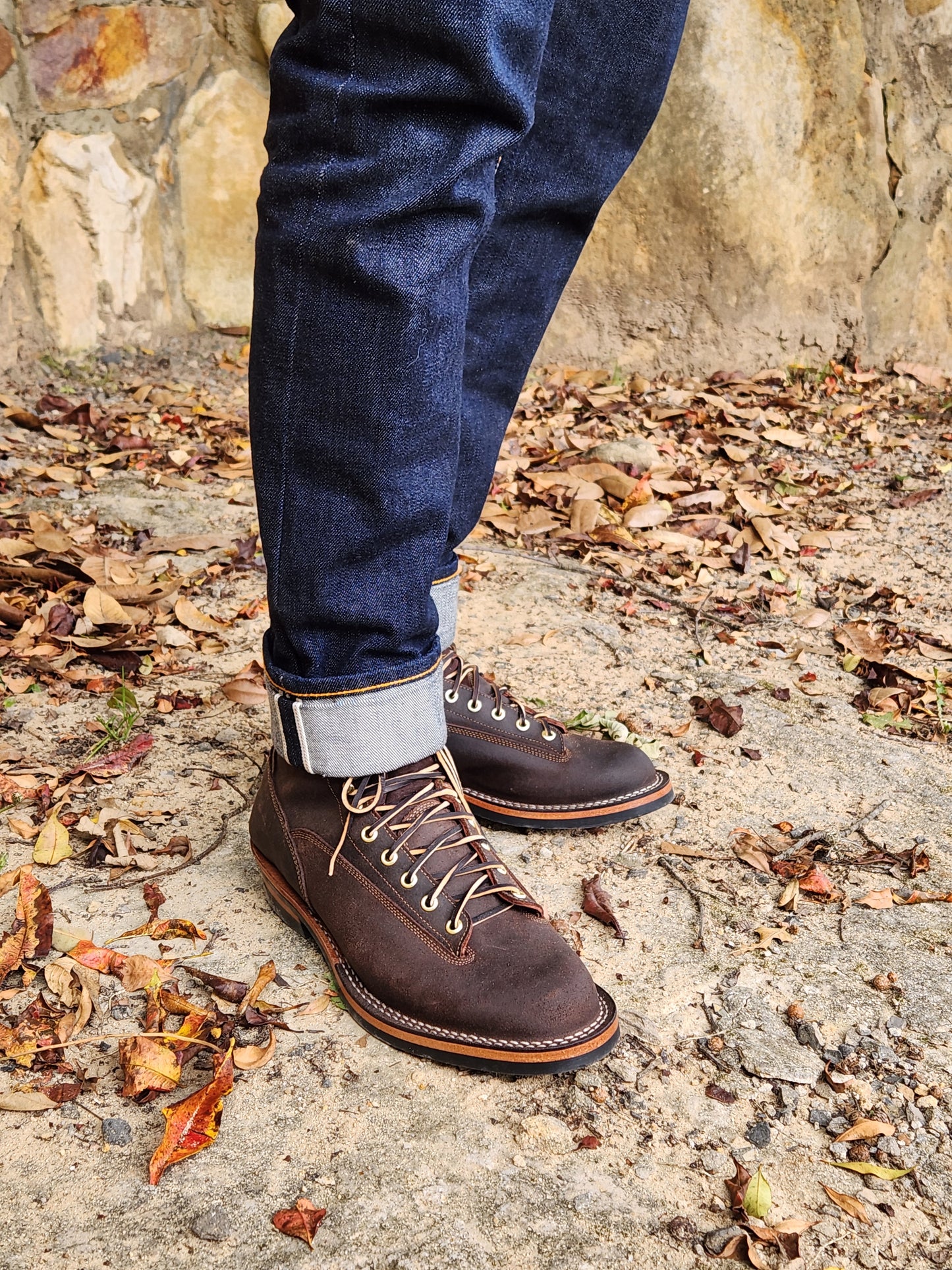 Waxed suede in Brown