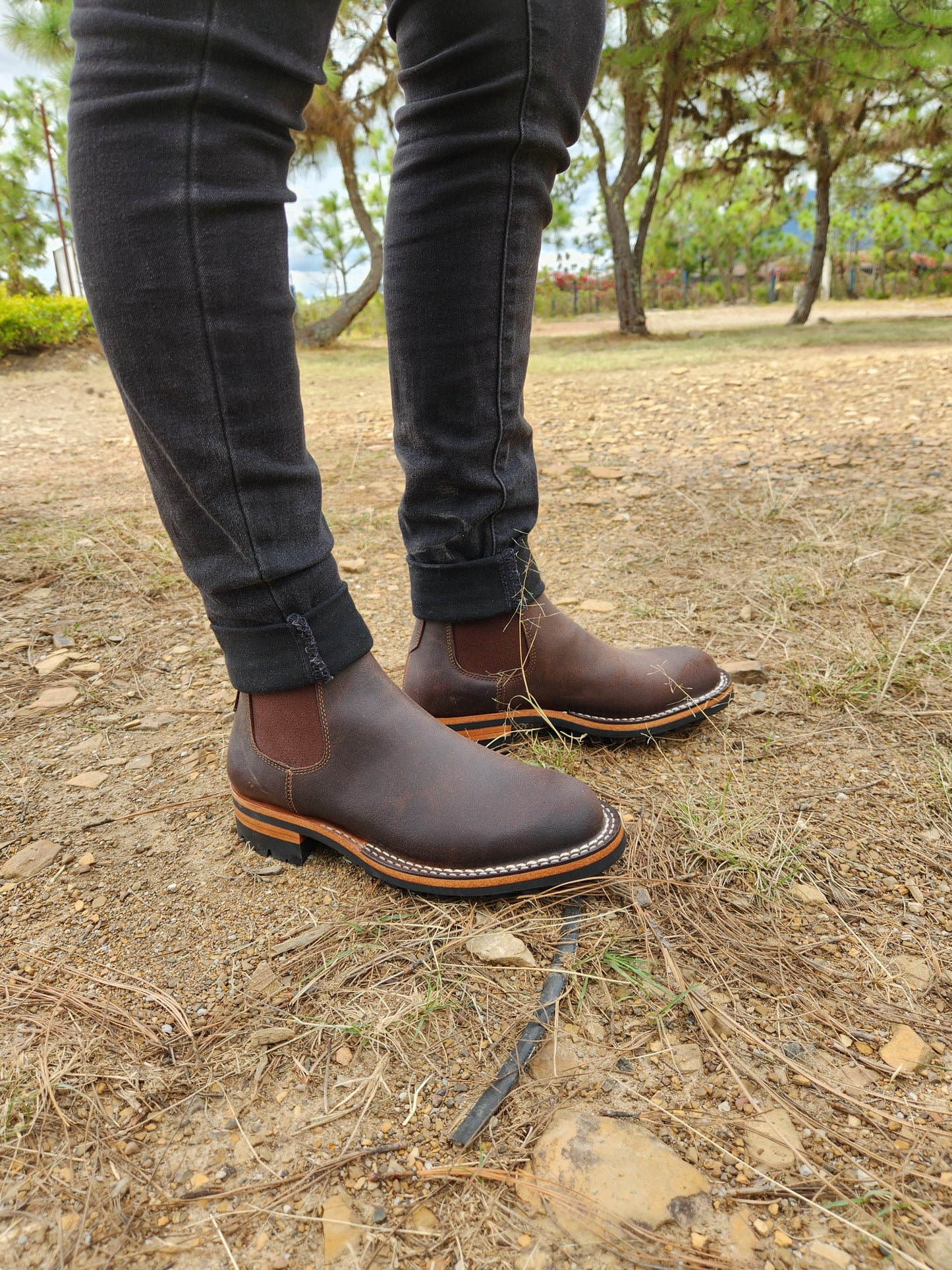 Waxed suede in Brown