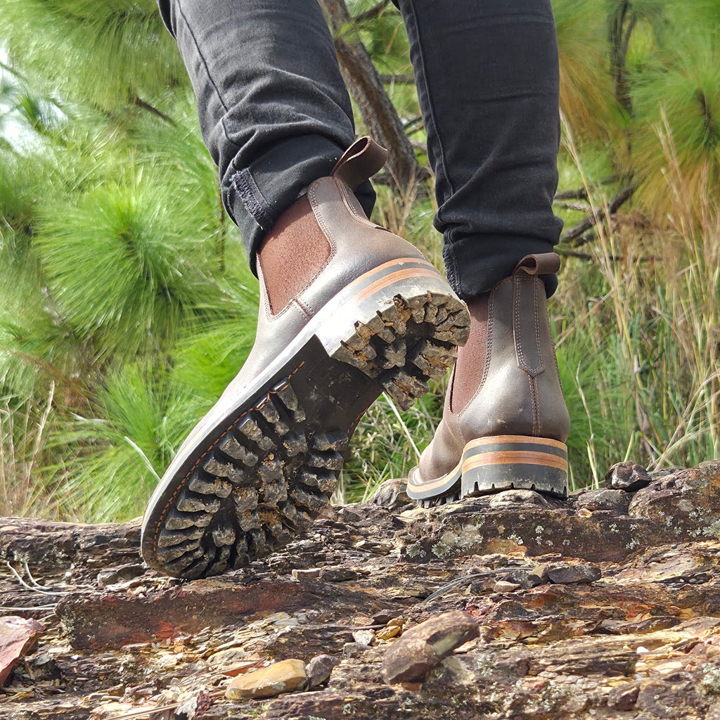 Isidro Chelsea · Waxed Suede · Brown