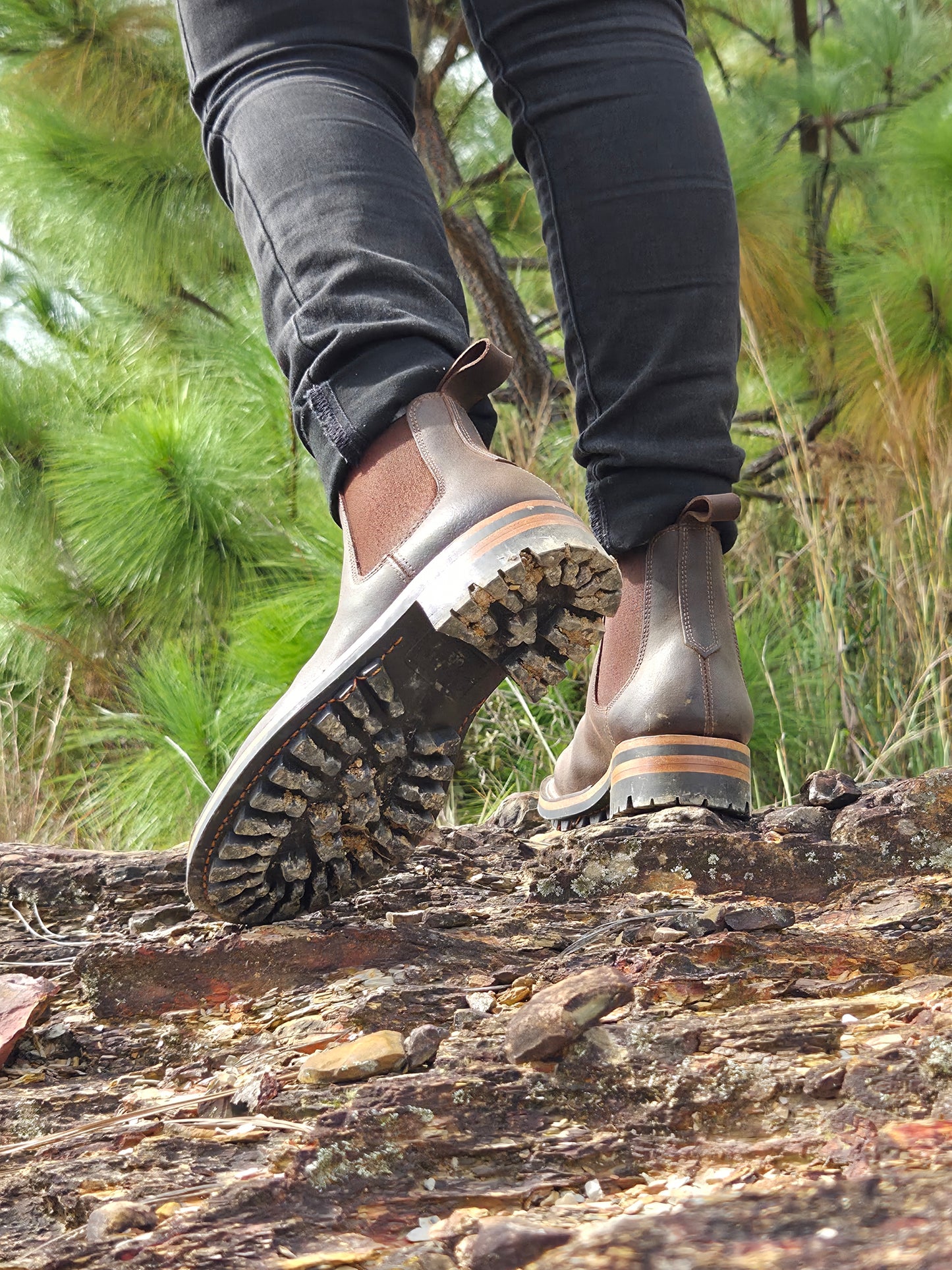 Isidro Chelsea · Waxed Suede · Brown