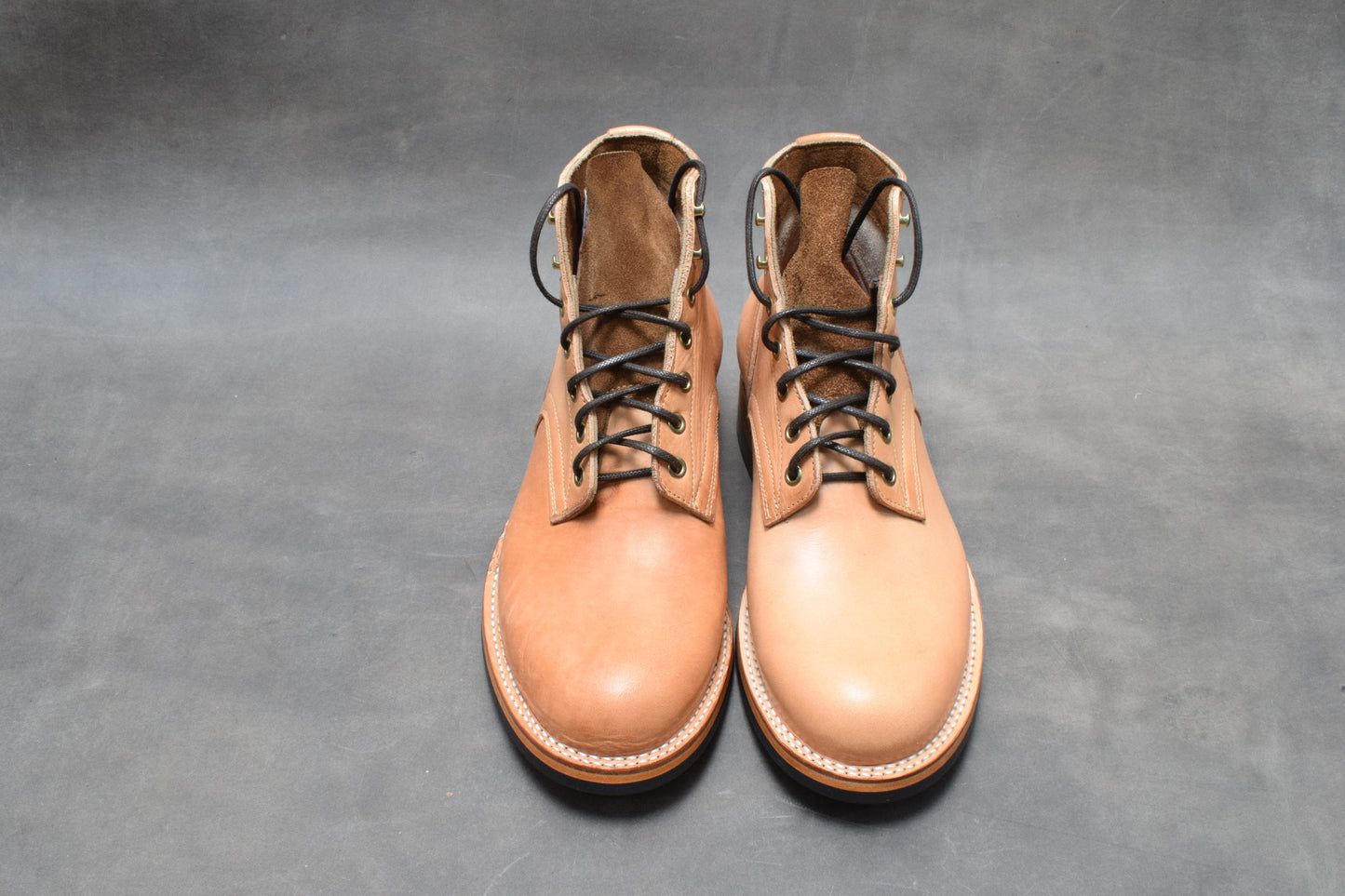 Wanes in Natural  (Loose Grain) Size 43.5 EEE / 10.5 EEE