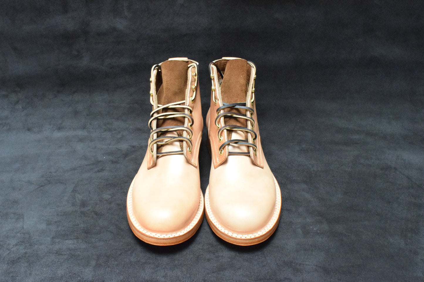 Wanes in natural (awl hole ) 41.5 EE /8.5 EE