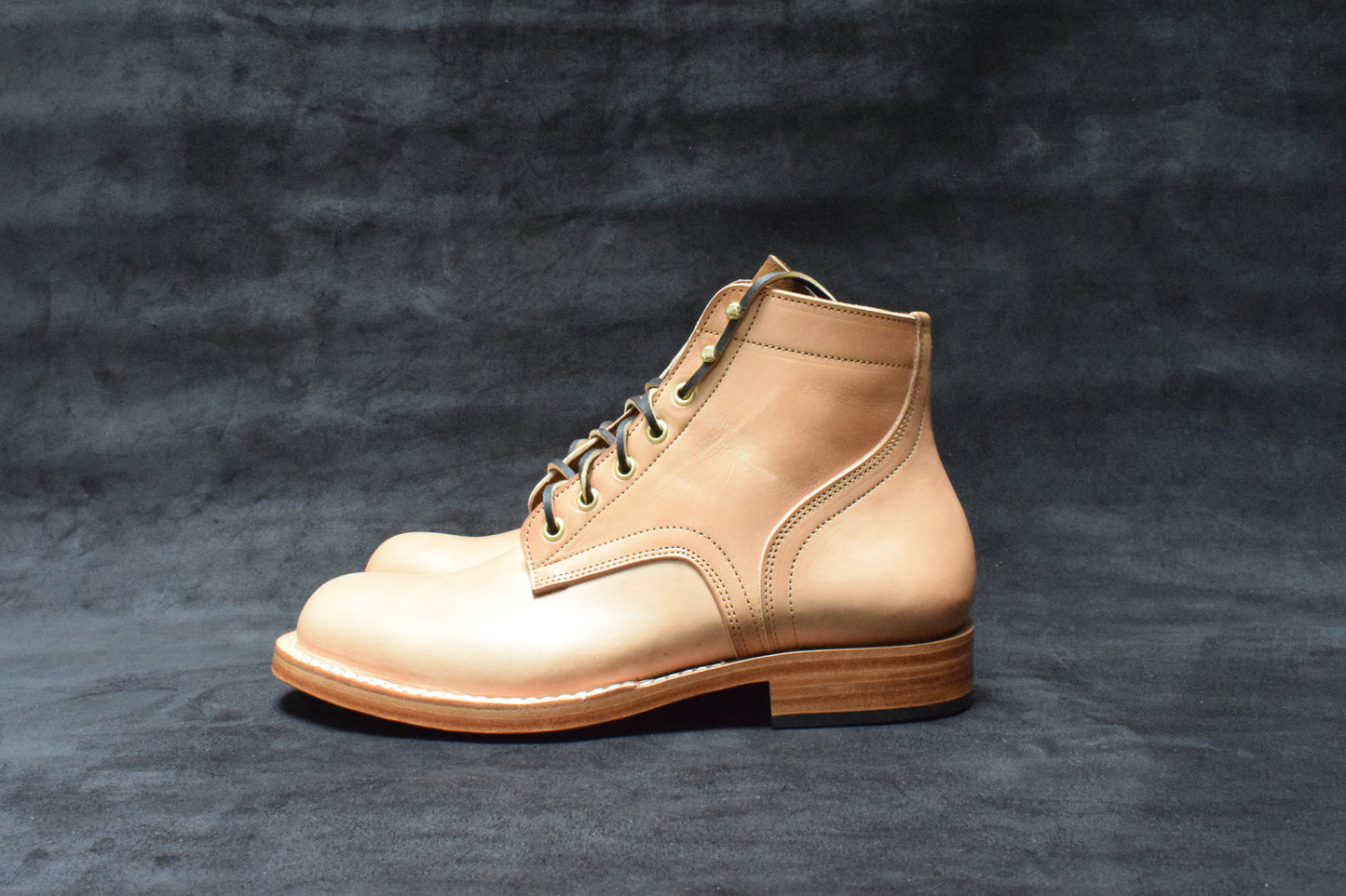 Wanes in natural (awl hole ) 41.5 EE /8.5 EE